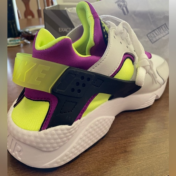 Nike Air Huarache New in Box Men’s 10, Neon Yellow, Magenta - Picture 3 of 10